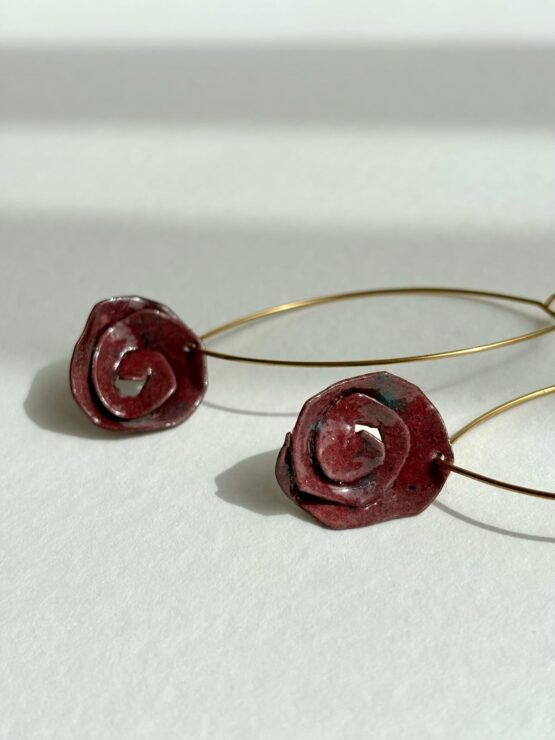 Pendientes artesanales modelo Rosas de sant jordi de Maraljoies